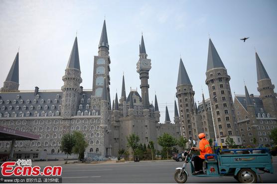 Photo taken on May 24, 2014 shows a college building in Shijiazhuang, Hebei province which resembles Hogwarts, the magical school in the hit Harry Porter films. [Photo: CFP]