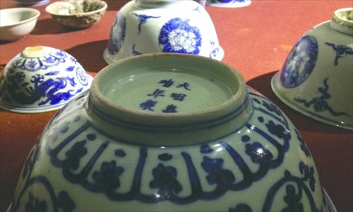 Pictured are pieces of blue and white porcelains found by villagers in Guanghan, Sichuan Province on May 3. Photo: Chengdu Business Daily