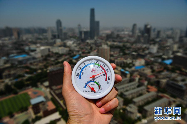 Temperatures in north China's Tianjin hit around 40 Celsius degrees on Thursday May 29, 2014. (Xinhua)