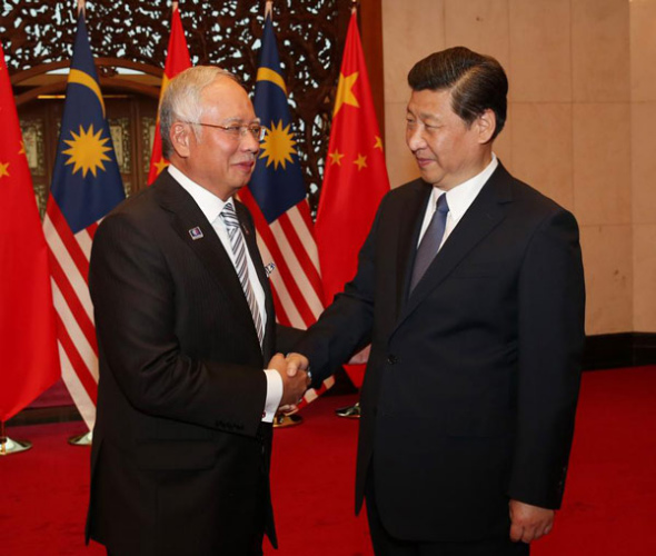 Chinese President Xi Jinping (R) meets with Malaysia's Prime Minister Najib Razak in Beijing, capital of China, May 30, 2014. [Photo/Xinhua]
