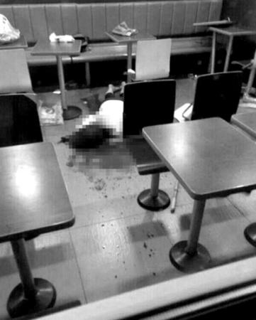 A woman surnamed Wu is pictured lying in her blood dead on the floor of the fast food restaurant on May 28 in Zhaoyuan, east China's Shandong province. [Photo: the Beijng Times]