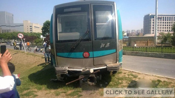 A Line 4 subway train derails during a trial run near the south 4th Ring Road in Beijing at around 10:20 a.m. on May 3, 2014. 