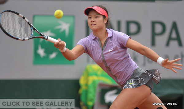 Li Na of China returns a shot during the Women's Singles first round match against Kristina Mladenovic of France on day 3 of the French Open at Roland Garros in Paris on May 27, 2014. (Xinhua/Chen Xiaowei) 