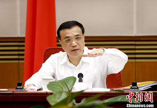 Chinese Premier Li Keqiang on Wednesday addresses an economic conference on Friday, urging central and local authorities to actively and fully implement reform policies. [Photo/China News Service]