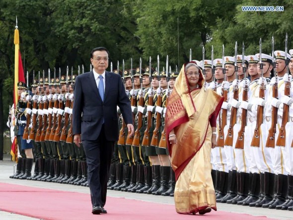 Chinese Premier Li Keqiang (L) holds a welcoming ceremony for visiting Prime Minister of Bangladesh Sheikh Hasina Wajed before their talks in Beijing, capital of China, June 9, 2014. (Xinhua/Ding Lin)
