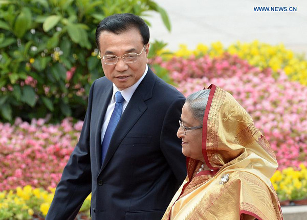 Chinese Premier Li Keqiang (L) holds a welcoming ceremony for visiting Prime Minister of Bangladesh Sheikh Hasina Wajed before their talks in Beijing, capital of China, June 9, 2014. (Xinhua/Liu Jiansheng) 