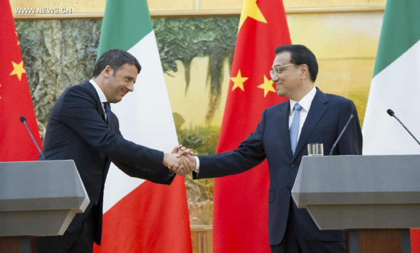 Chinese Premier Li Keqiang (R) and Italian Prime Minister Matteo Renzi jointly meet journalists after their talks in Beijing, China, June 11, 2014. (Xinhua/Huang Jingwen)