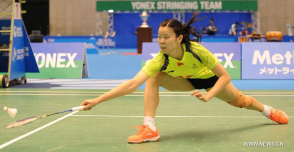 Li Xuerui of China competes against Tai Tzu Ying of Chinese Taipei during the women's singles final match of Yonex Open Japan in Tokyo, Japan, June 15, 2014. Li won 2-0. (Xinhua/Stringer)