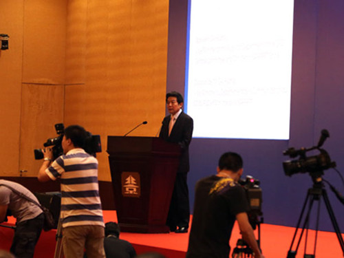 Cai Fuchao, Minister of State Administration of Radio, Film and Television, delivers a speech at the opening ceremony.