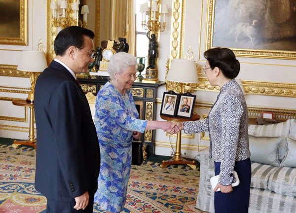 Britain's Queen Elizabeth receives Chinese Premier Li Keqiang and his wife Cheng Hong at Windsor Castle, in southern England June 17, 2014. [Photo/Xinhua]