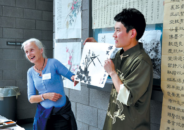 A traditional Chinese painting lesson at the University of Dublin in Ireland. Provided to China Daily