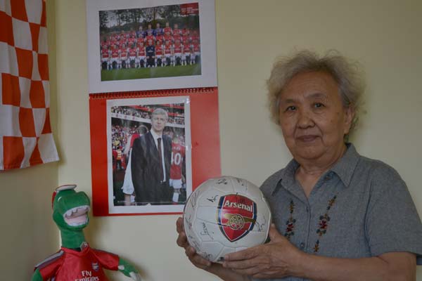 Liu Hongwen, 75, spends a lot of time in a room filled with Arsenal posters and souvenirs at home. Qiu Bo / China Daily