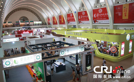Exhibitors at this years International Tea Fair in Beijing on June 19, 2014. [Photo/CRI.cn]