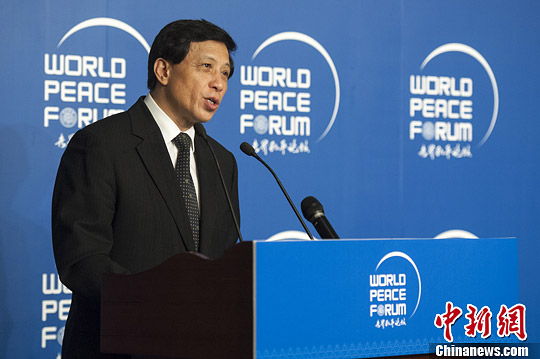 Zhang Yesui, Chinas vice Foreign Minister, delivers a speech at the third World Peace Forum in Beijing on June 21, 2014. [Photo: Chinanews.com]