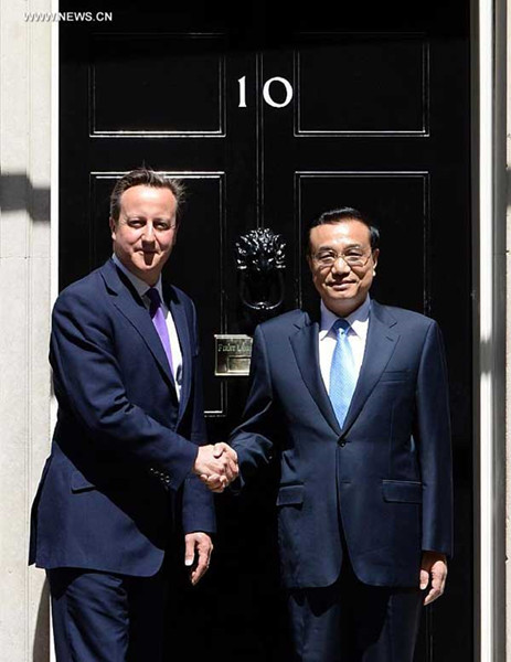Chinese Premier Li Keqiang (R) shakes hands with British Prime Minister David Cameron during their annual meeting in London, Britain, June 17, 2014. (Xinhua/Li Tao)