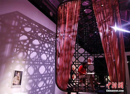 Miss Dior exhibition begins in Shanghai. (Chinanews)
