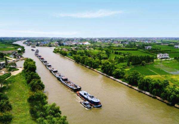 The vast inland waterway system in the north-eastern and central eastern plains passes through eight of the country's present-day provinces and municipalities. [Photo/Xinhua]