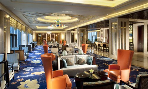 Worldhotel Grand Juna Wuxi boasts feminine accents in every detail of the design, from the color of a cabinet in the suite to the overall style of the restaurant. Photo Provided to China Daily