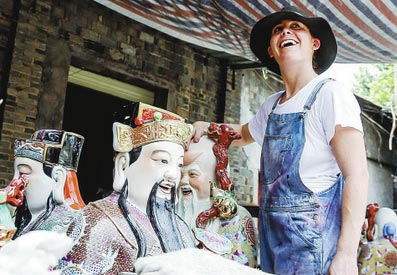 Australian potter and painter China De La Vega works in Jingdezhen in Jiangxi province on June 16. The city is known as China's porcelain capital. Zhang Hao / China Daily
