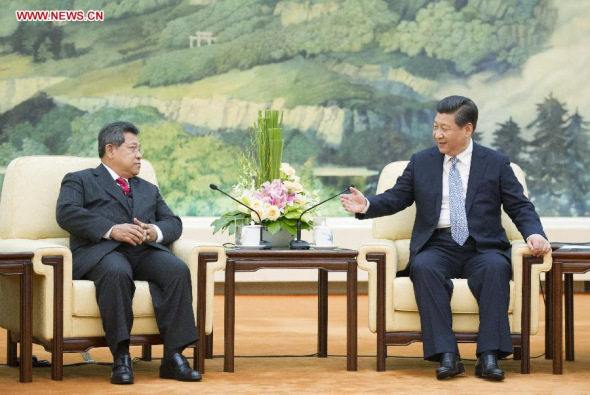 Chinese President Xi Jinping (R) meets with Malaysian Speaker of the House of Representatives Pandikar Amin Mulia in Beijing, capital of China, June 24, 2014. (Xinhua/Ma Zhancheng)