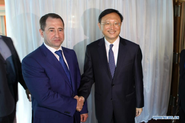 Chinese State Councilor Yang Jiechi (R) shakes hands with Mikhail Babich, Russia's presidential envoy to the Volga Federal District in Samara, Russia, on June 23, 2014.  (Xinhua/Liu Yiran)