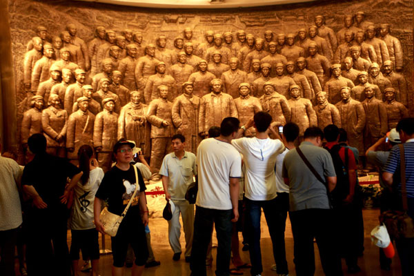 Tourists visit a museum in Xibaipo Scenic Spot in Shijiazhuang, Hebei province.[Photo by Wang Zichuang/Asianewsphoto]
