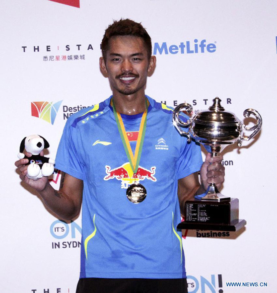Lin Dan of China poses during the awarding ceremony after the men's singles final match against Simon Santoso of Indonesia during the BWF super series tournament of The Star Australian Badminton open in Sydney, Australia, June 29, 2014. Lin Dan won 2-1 and claimed the title. (Xinhua/Jin Linpeng) 