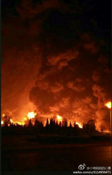 An oil pipeline catches fire in northeast China's Dalian city on the evening of June 30. (Photo/Chinanews.com).