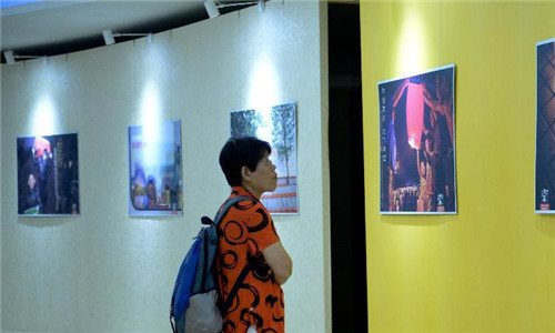 An exhibition called Chinese Dream is now underway in Beijing. Sponsored by the China Federation of Literary and Art Circles, it features paintings, photography, short films and even public-service advertisements.