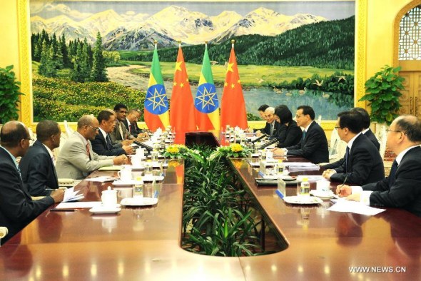 Chinese Premier Li Keqiang meets with Ethiopian President Mulatu Teshome in Beijing, capital of China, July 8, 2014. Mulatu came to China to attend the Eco Forum Global Annual Conference 2014 held in southwest China's Guiyang. (Xinhua/Rao Aimin) 