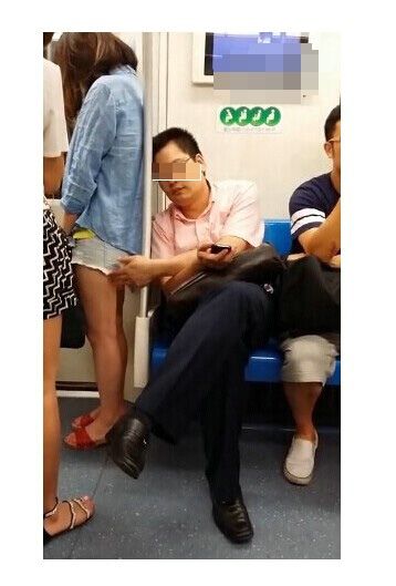 The man was caught by ametuer video to have been trying to reach his hand under the victim's skirt. [Photo: Sinaweibo]
