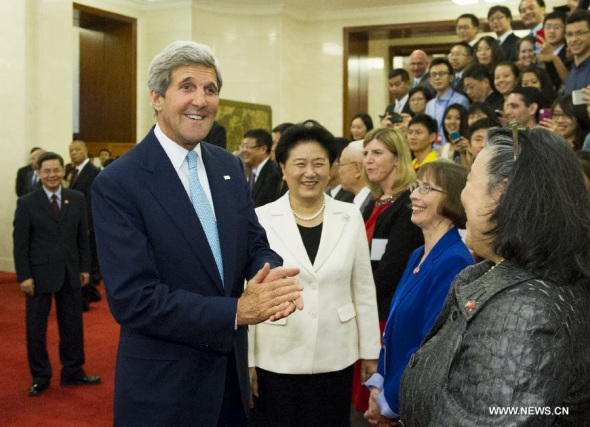 Chinese Vice Premier Liu Yandong and US Secretary of State John Kerry meet with Chinese and American overseas student representatives, renowned figures in the industrial, cultural and sports fields, as well as reresentatives from people-to-people exchange institutions, before jointly hosting the Fifth Round of China-U.S. High-Level Consultation on People-to-People Exchange (CPE) in Beijing, July 10, 2014. (Xinhua/Huang Jingwen)
