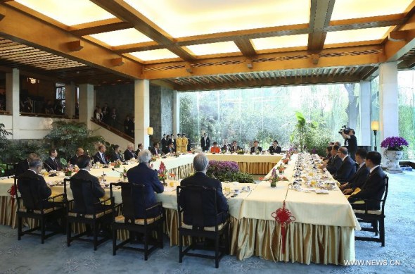 Chinese Vice Premier Wang Yang, State Councilor Yang Jiechi, US Secretary of State John Kerry and Treasury Secretary Jacob Lew meets with entrepreneurs from both countries in Beijing, capital of China, July 10, 2014. (Xinhua/Pang Xinglei) 