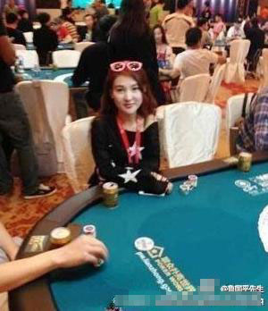 A netizen upload a photo in April which shows Guo Meimei participates in gambling at a casino in the Macao Special Administrative Region of China. [Photo: weibo]