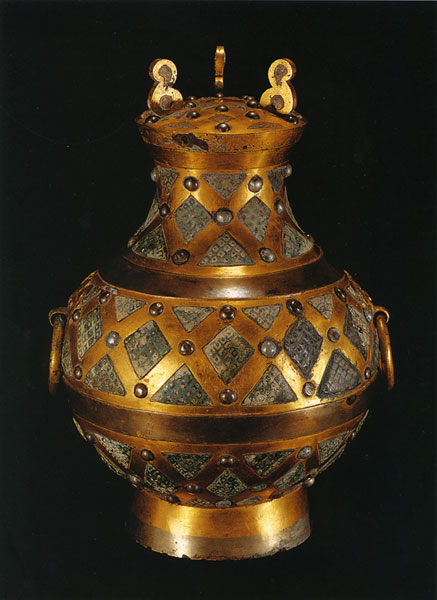 A bronze pot unearthed from the tomb of Liu Sheng (165-113 BC), or, Prince Jing of Zhongshan, in Mancheng county, Hebei province.[Photo provided to China Daily]