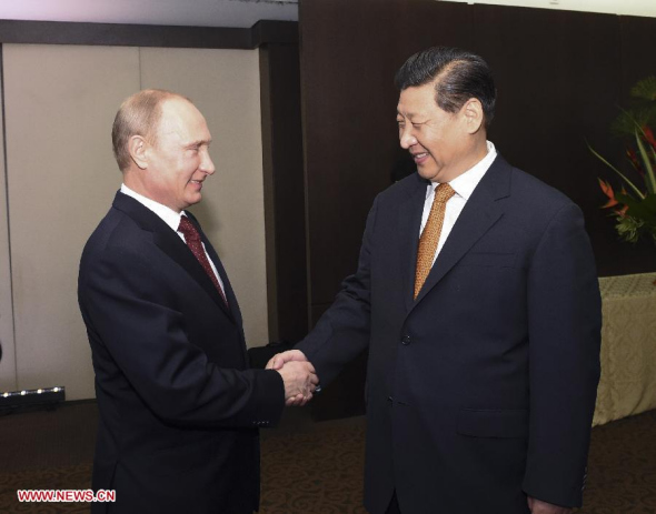 Chinese President Xi Jinping (R) meets with Russian President Vladimir Putin in Fortaleza, Brazil, July 14, 2014. (Xinhua/Li Xueren) 