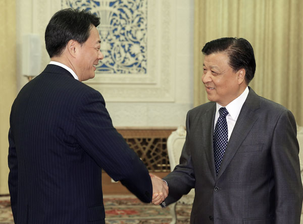 Liu Yunshan, a member of the Standing Committee of the Political Bureau of the Communist Party of China Central Committee, shakes hands with Banri Kaieda, president of the Democratic Party of Japan, during Kaieda's visit to Beijing on Wednesday. Liu said China expects Japan to learn from history and focus on the path of peaceful development. Wu Zhiyi / China Daily