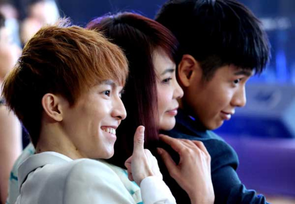 Author and director Guo Jingming (front) at the premiere of his new movie Tiny Times 3 in Beijing. [Photo/China Daily]