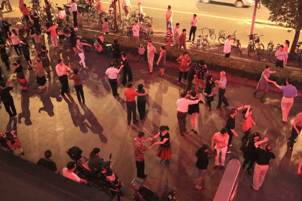 Residents dance in a public open space near the No 3 entrance of Siping Road station of Shanghai Metro Line 8 on 4 June. Provided to China Daily