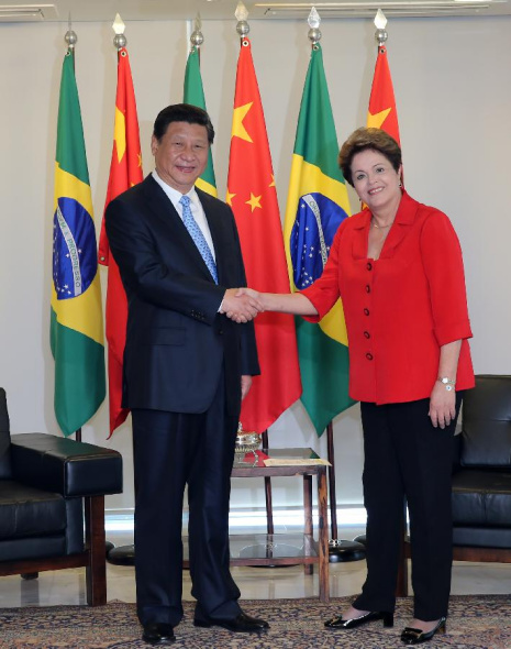 Chinese President Xi Jinping (L) and his Brazilian counterpart Dilma Rousseff shake hands during their meeting in Brasilia, Brazil, July 17, 2014. (Xinhua/Lan Hongguang)