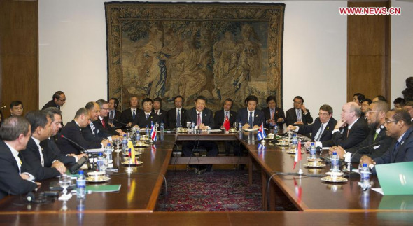 Chinese President Xi Jinping meets with Costa Rican President Luis Guillermo Solis, Cuban leader Raul Castro, Ecuadorian President Rafael Correa and Prime Minister of Antigua and Barbuda Gaston Browne, in Brasilia, Brazil, July 17, 2014.  (Xinhua/Xie Huanchi)