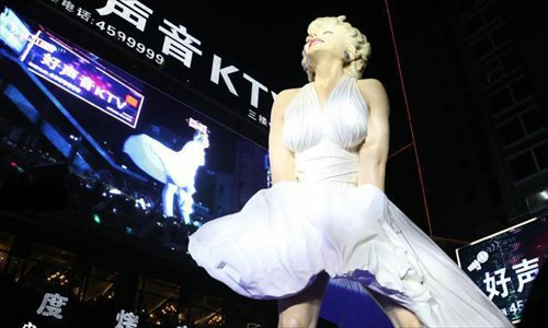 The statue of Marilyn Monroe stands in front of a shopping mall in Guigang, Guangxi Zhuang Autonomous Region. Photo: chinanews.com