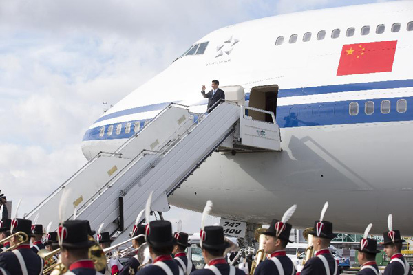 Chinese President Xi Jinping arrives in Buenos Aires, Argentina, July 18, 2014, for a state visit to Argentina. (Xinhua/Lan Hongguang)