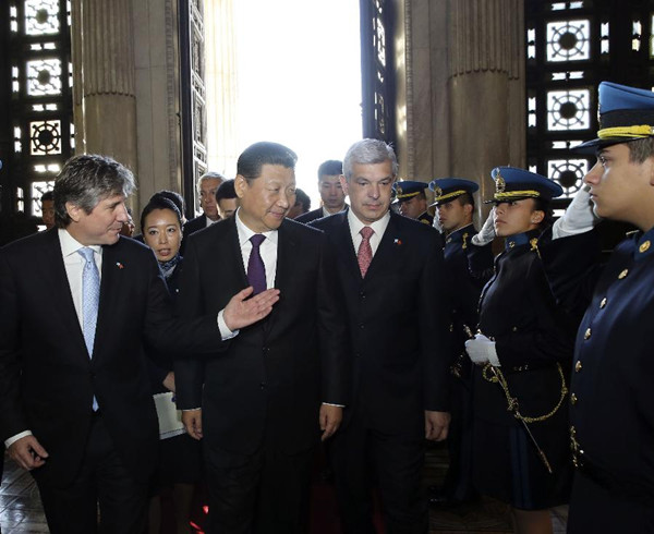 Chinese President Xi Jinping (2nd L, front) meets with Argentine Vice President and Senate President Amado Boudou (1st L, front) and Chamber of Deputies President Julian Dominguez (3rd L, front) in Buenos Aires, Argentina, July 19, 2014. (Xinhua/Ding Lin)
