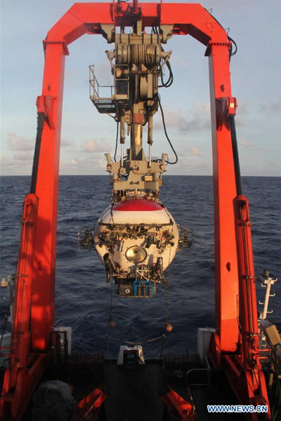 China's manned deep-sea submersible Jiaolong took a torch of the Youth Olympics to be held in China to the deep sea on Saturday in the northwest Pacific Ocean. (Xinhua photo)