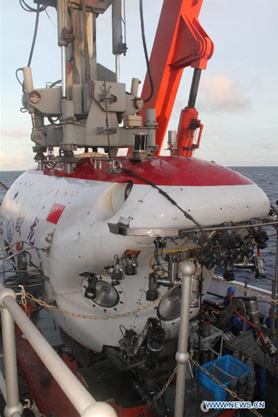 China's manned deep-sea submersible Jiaolong took a torch of the Youth Olympics to be held in China to the deep sea on Saturday in the northwest Pacific Ocean. (Xinhua photo)