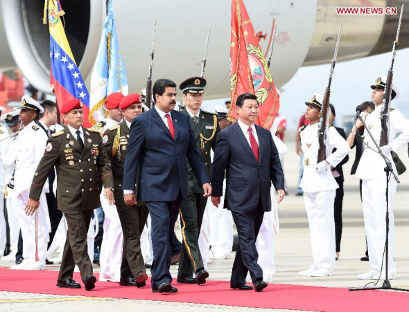 Chinese President Xi Jinping (R front) is welcomed by his Venezuelan counterpart Nicolas Maduro (L front) in Caracas, Venezuela, July 20, 2014. Xi arrived here on Sunday for a state visit to Venezuela. (Xinhua/Liu Jiansheng)