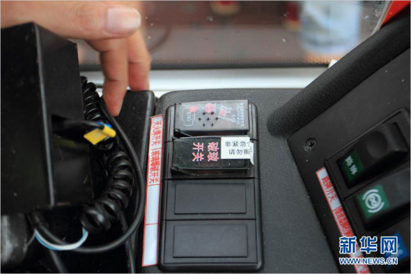 This photo, taken on July 20, 2014, shows press-button emergency window breakers that have been installed on the operation panel of a city bus in Guangzhou, south China's Guangdong province. [Photo / Xinhua]