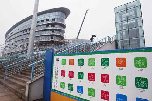 Nanjing is preparing for Youth Olympics, and a training court ajacent to the Nanjing Olympic Sports Center Stadium staged its first athletic test event over the weekend.