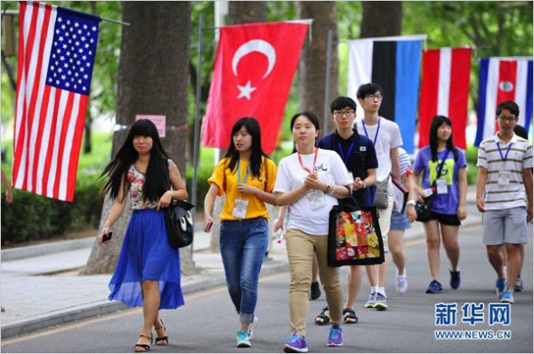 Photo taken on July 21, 2014 shows people from around the world gathering at Beijing Language and Culture University this week for the International Linguistics Olympiad. [Photo: Xinhua]